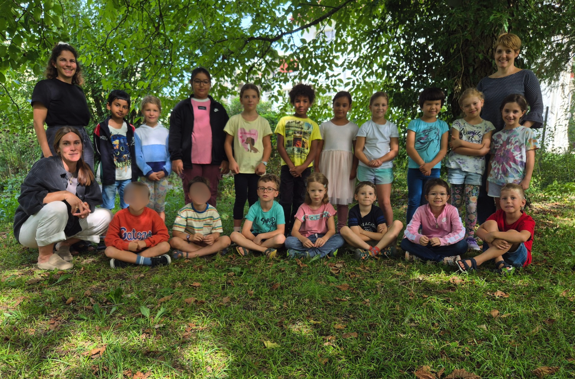 Klassenfoto_Sonderegger_Stricker_verpixelt.png