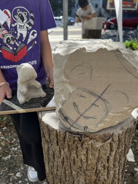 Vom_Tonmodell_zur_Steinfigur.jpg